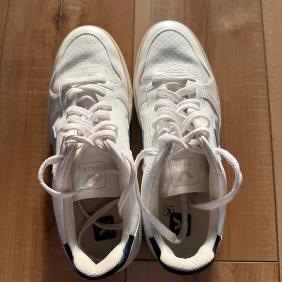 Veja - Picture 1 of 6